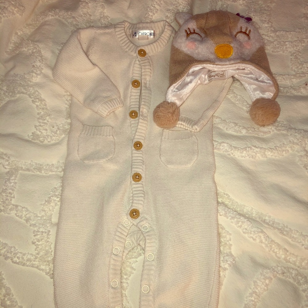 Winter white wool onesie and Mayoral snow hat